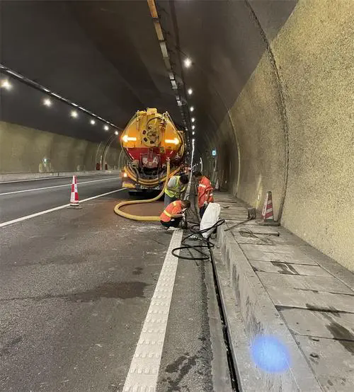 宝应隧道排水渠清淤